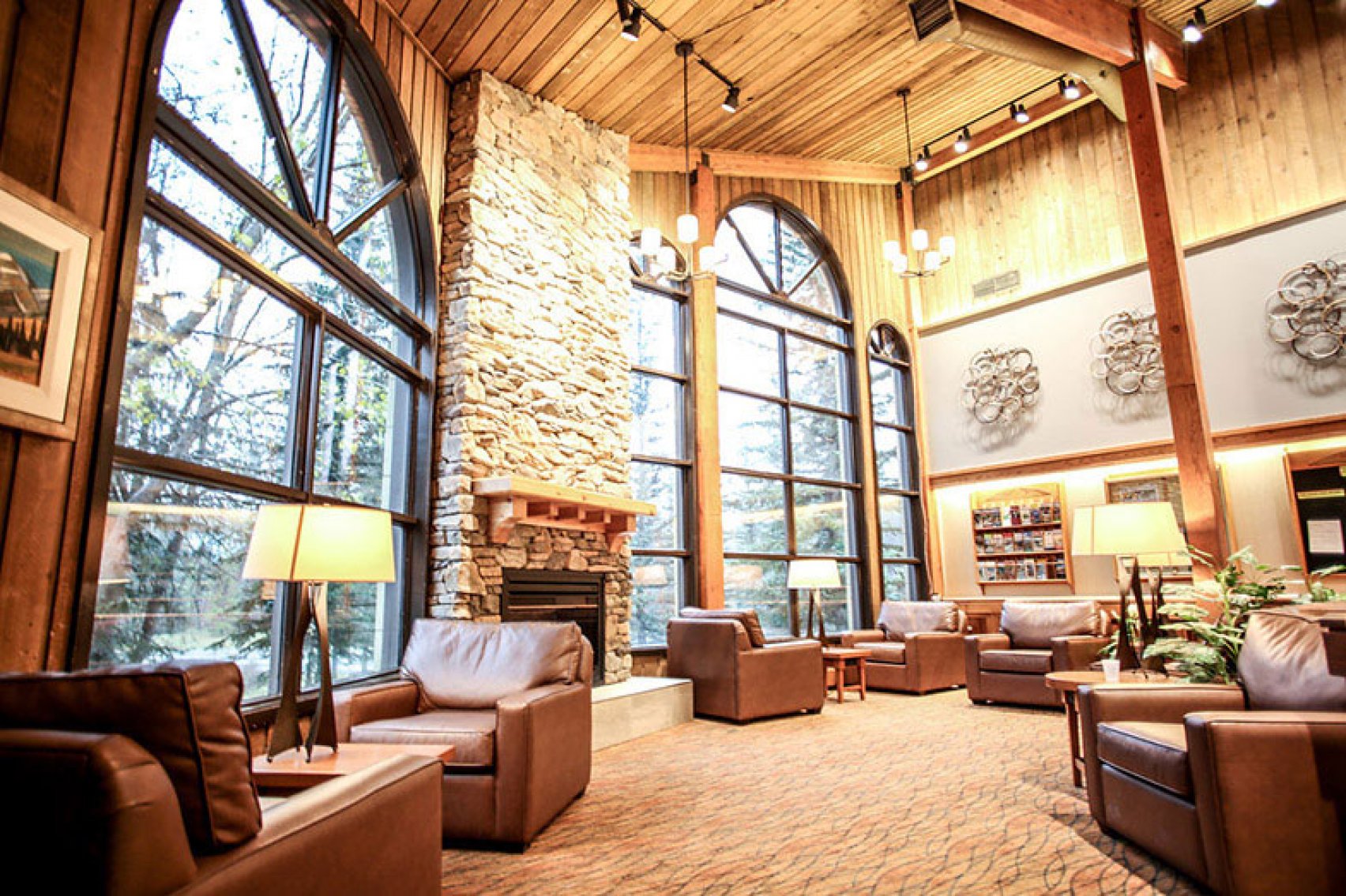 Lake Louise Inn lobby