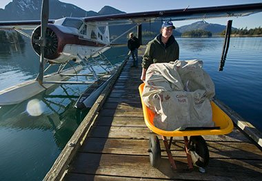 Help de postbode in een Beaver de post rond brengen.