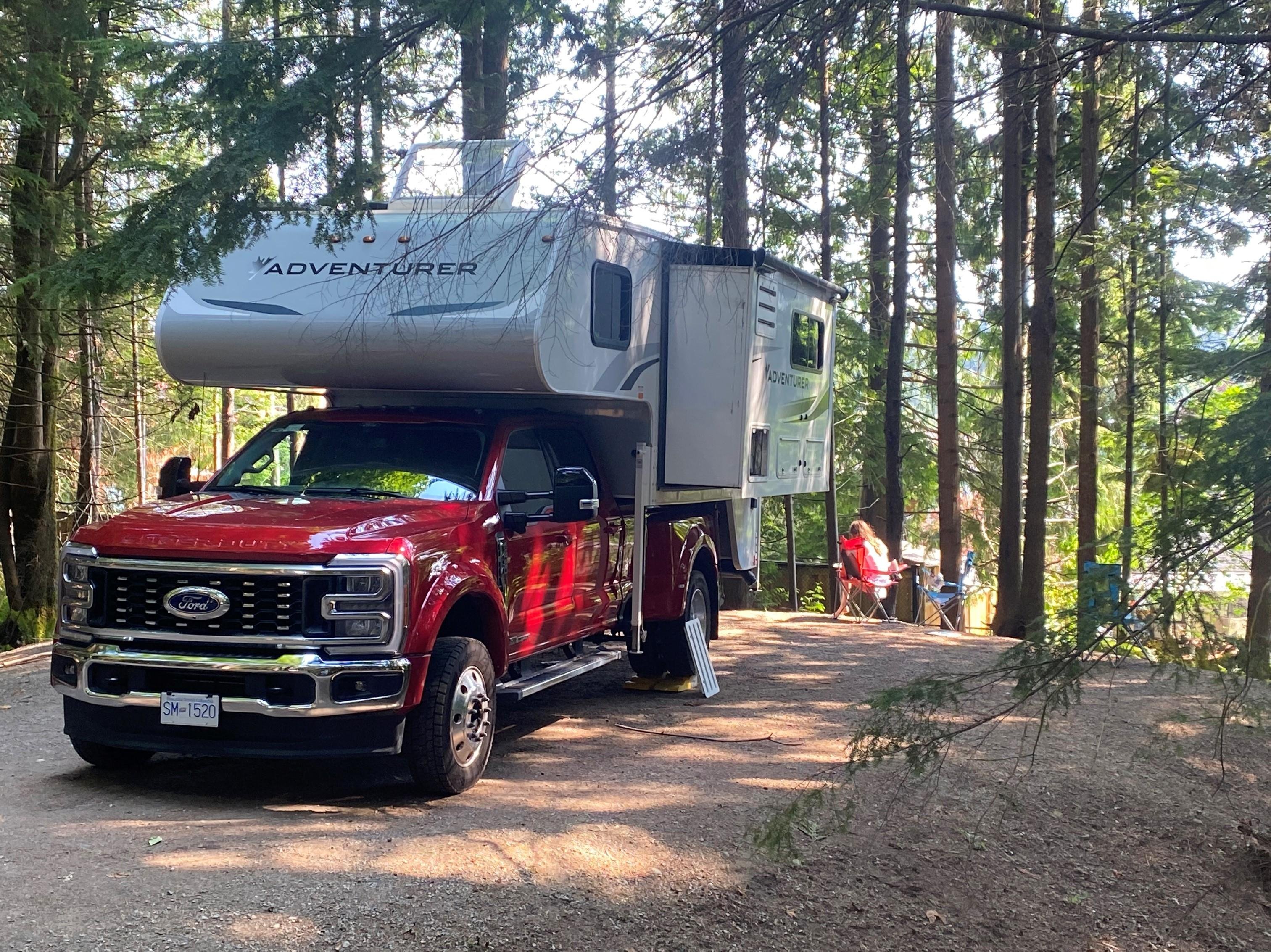Het ging eindelijk weer gebeuren. Onze eigen Roderick is met zijn gezin op campervakantie naar Canada geweest. De keuze is gevallen op drie weken Vancouver Island. Nieuwe plekjes ontdekken en ‘off grid’ kamperen was het doel. Of dat gelukt is lees je in zijn reisverslag.