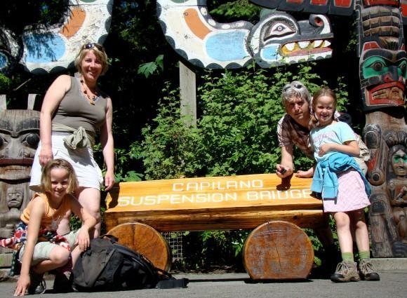 Inmiddels een Verkering (nog steeds met hoofdletter V!), een hypotheek, een paar poezen en een Olijke Tweeling. Dus h&uacute;p die meiden mee naar Namibi&euml; twee keer, met een Toyota met tenten op het dak, Thailand, Cambodja, diverse keren Amerika en uiteraard tig keer naar Canada. Man, man, man wat een prachtig leven. En over het algemeen gezegend met een goede gezondheid maar die klop ik heel hard af.
Maar&hellip;de &lsquo;many years from now&rsquo; komt eerder dan je denkt. Dus f*ck it: Ga! Doe wat je wil gaan doen, want &lsquo;iedereen en z&rsquo;n moeder&rsquo; vindt er toch wel wat van.
Geraniums? Ja heel veel. Niet om erachter te zitten maar om ze staand water te geven. Vooral blijven staan, of fietsen, wandelen en dansen. Bewegen moet!