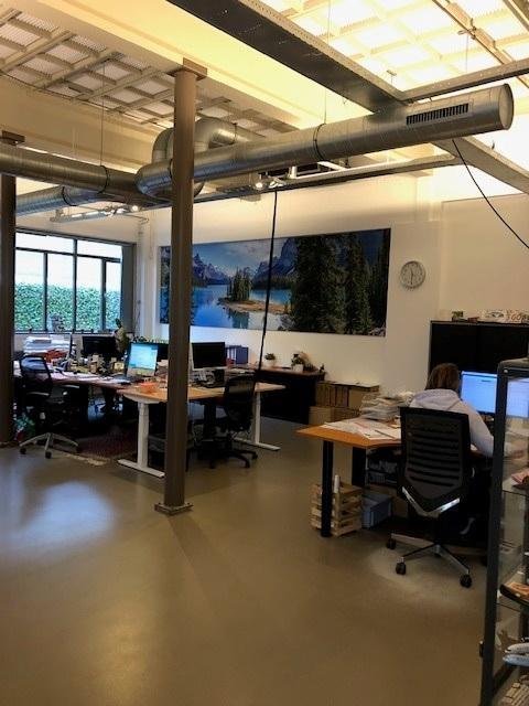 Werken bij GoCanada Zien jullie collega Kim daar zitten? Zij gaat verhuizen naar de reserveringsafdeling. Dus wij van GoCanada zijn op zoek naar een nieuwe Kim!
Wat dien je allemaal te doen?
* De reserveringsafdeling ondersteunen. Dus reisvoorstellen in ons systeem zetten.
* Facturen maken en versturen naar onze klanten.
* Facturen van leveranciers controleren en de betalingstermijn in de gaten houden.
* Reisbescheiden maken.
* Betalingen van klanten in de gaten houden.
* Af en toe de telefoon opnemen als je collega’s te druk zijn met boekingen maken.
Wat dien je allemaal te kunnen?
* Cijfermatig inzicht hebben.
* Lachen.
* Handen uit de mouw steken voor allerhande administratieve klussen.
* Beschikbaar zijn voor 3, 4 of 5 dagen per week op ons gezellige kantoor in Naarden.
Lijkt het je wat? En hou je van een saucijzenbroodje tijdens de lunch zo af en toe?
Stuur dan jouw mail en CV naar <A HREF="mailto:info@gocanada.nl">info@gocanada.nl</A>.